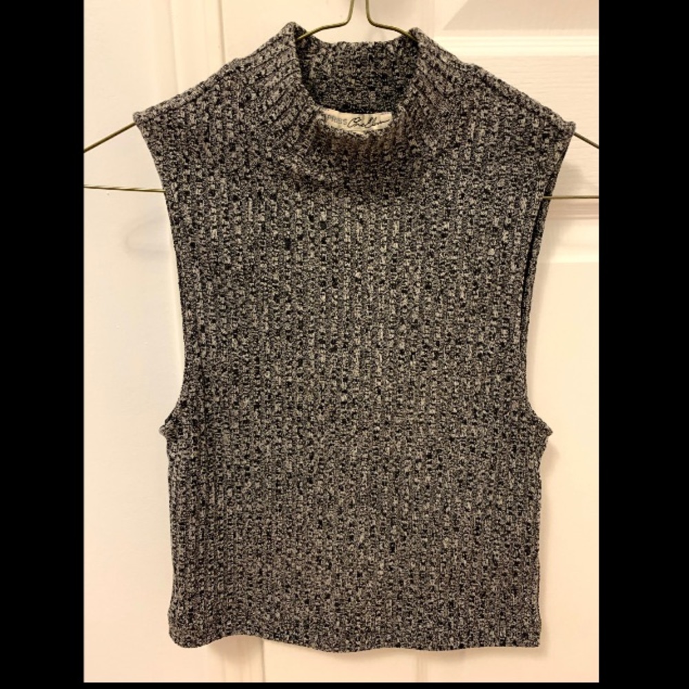 Turtle Neck Sleeveless Top